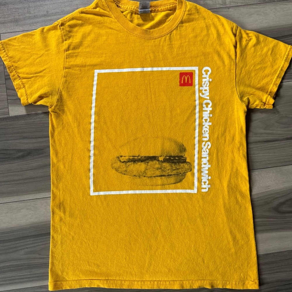 McDonalds Crispy Chicken Sandwich Graphic T-Shirt Yellow Gildan Mens Small